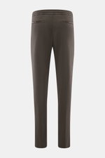 Marco Pescarolo Jogpants 'Caracciolo' graubraun von hinten, schmal zulaufend, hoher Bund mit elastischem Tunnelzug, Zippertaschen, feiner Twill aus Lyocell-Baumwolle.