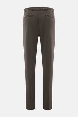 Marco Pescarolo Jogpants 'Caracciolo' graubraun von hinten, schmal zulaufend, hoher Bund mit elastischem Tunnelzug, Zippertaschen, feiner Twill aus Lyocell-Baumwolle.