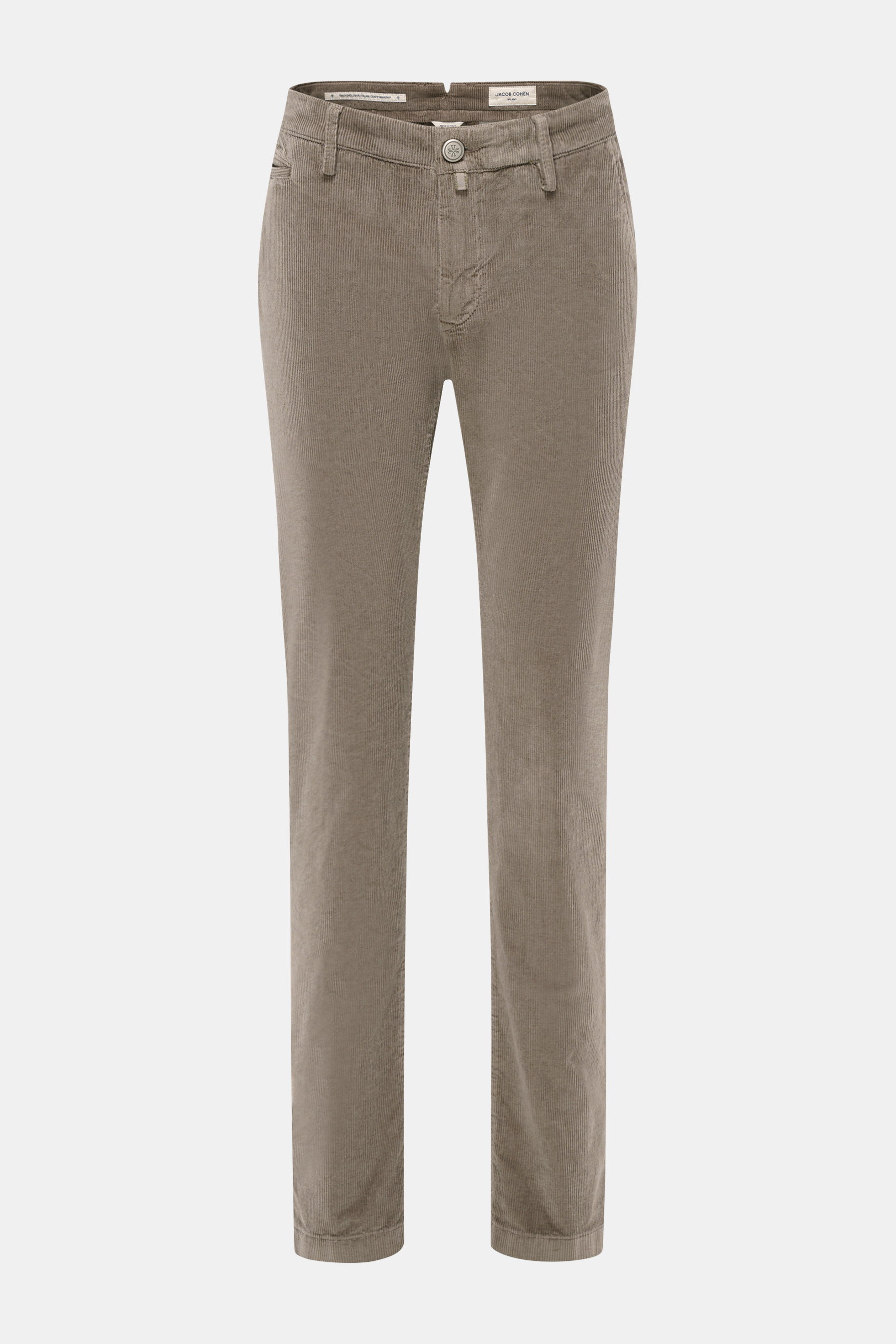 Jacob Cohen Cordhose 'Bobby' taupe, Slim Fit Cordhose aus Baumwoll-Mix mit Reißverschluss, Bundknopf, französischen Taschen, Münztasche, fotografiert frontal.