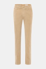 Front view of Jacob Cohen Corduroy Pants 'Bobby' beige, slim fit with slightly tapered cut, made from soft cotton blend corduroy.

<p>Precise Italian craftsmanship - this is what the label JACOB COHEN stands for, creating a bestseller for the contemporary