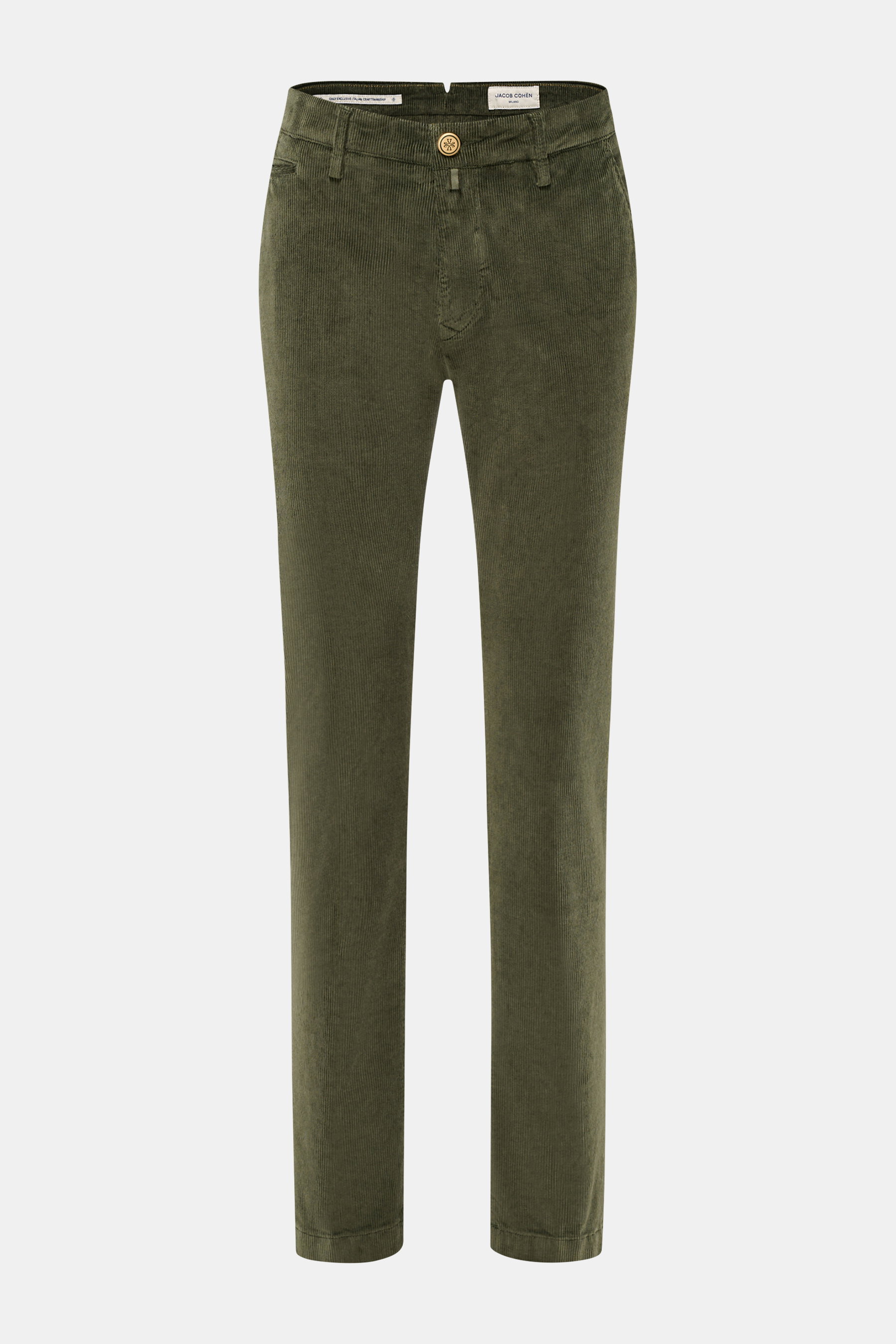 Jacob Cohen Cordhose 'Bobby' dunkelgrün in Slim Fit, Cord aus Baumwoll-Mix mit Reißverschluss, Knopf und französischen Taschen, frontal fotografiert.