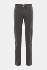 Jacob Cohen Jeans 'Bard' dunkelgrau, frontal fotografiert, Slim Fit, schmal zulaufend, Denim aus Baumwolle und Microfaser, elastisch, weicher Griff, Button Fly, Five-Pocket-Stil, Münztasche mit Initial, Gesäßtaschen mit Stitching, Leather Patch in Ponyfel