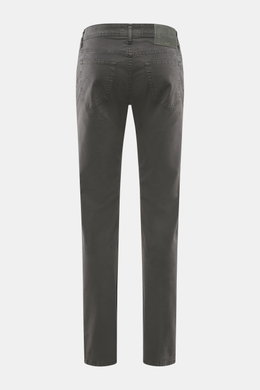Jacob Cohen Jeans 'Bard' dunkelgrau, Rückansicht, Denim aus Baumwolle und Microfaser, elastisch, weicher Griff, Slim Fit, schmal zulaufend, Button Fly, Five-Pocket, Münztasche mit Initial, Gesäßtaschen mit Stitching, Leather Patch in Ponyfell-Optik.