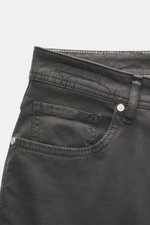 Jacob Cohen Jeans 'Bard' dunkelgrau aus Baumwolle und Microfaser, elastisch, Slim Fit, Five-Pocket-Stil, Münztasche mit Initial, Leather Patch, Detailansicht von oben