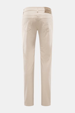 Jacob Cohen Jeans 'Bard' beige von hinten fotografiert, Denim aus Baumwolle und Microfaser, Slim Fit, schmal zulaufend, mit Button Fly, Five-Pocket-Stil, Münztasche mit Initial, Gesäßtaschen mit Stitching, Leather Patch in Ponyfell-Optik, elastische Quali