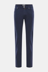 Frontansicht der Jacob Cohen Jeans 'Bard' dunkelblau, Slim Fit, schmal zulaufend, Denim aus Baumwolle und Microfaser, elastisch, weicher Griff, Button Fly, Five-Pocket-Stil mit Münztasche und Initial, Gesäßtaschen mit Stitching, Leather Patch in Ponyfell-