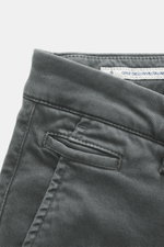 Close-up front view of Jacob Cohen Pants 'Bobby' grey showing soft cotton-lyocell twill fabric, slim tapered fit, French and welted coin pockets, and tonal leather patch. Embrace modern luxury in everyday life: The slim-cut pants 'Bobby' from JACOB COHEN 