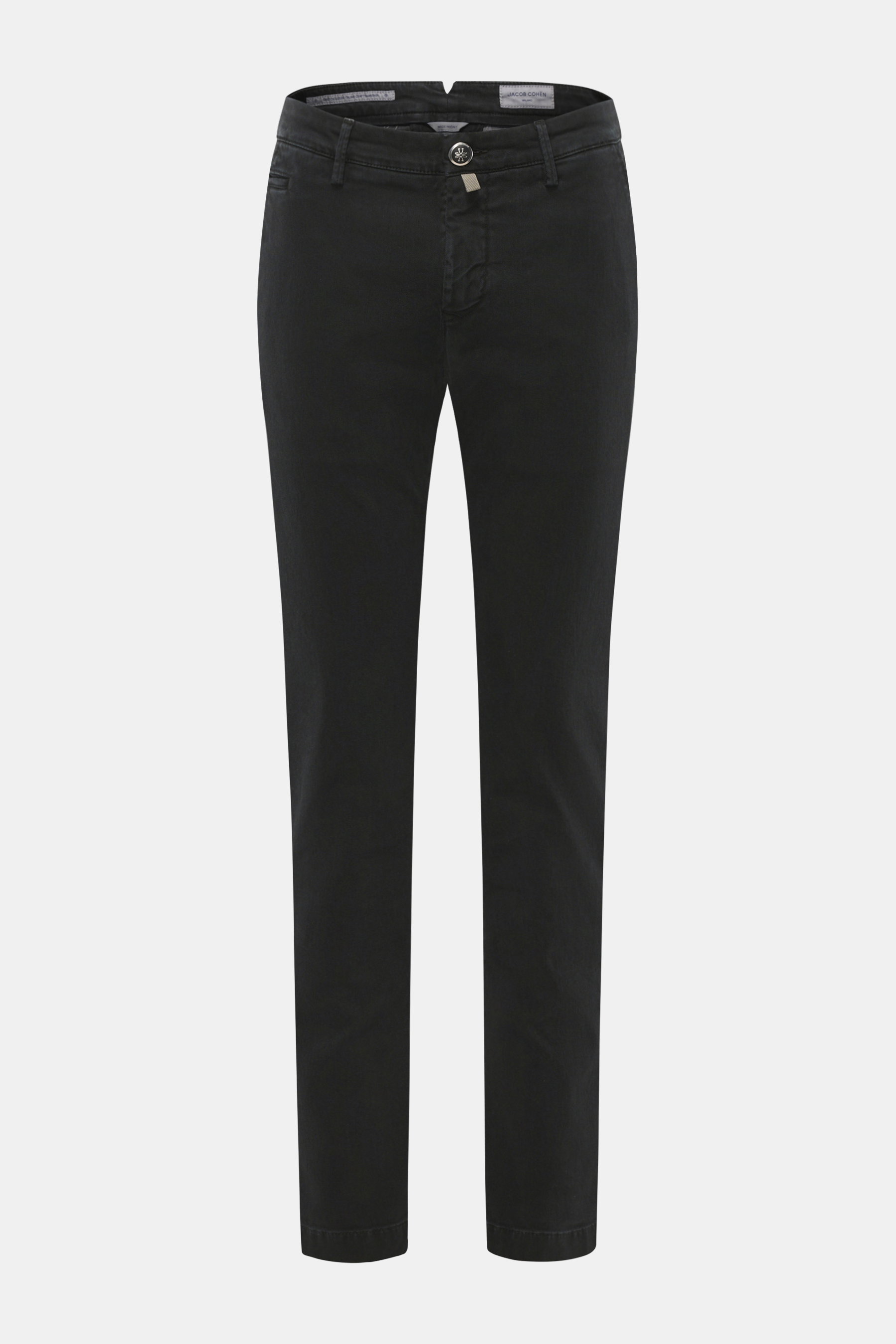 Jacob Cohen Hose 'Bobby' schwarz, schmal zulaufend, Slim Fit, aus weichem Baumwoll-Lyocell-Twill mit Stretch, Frontansicht mit Reißverschluss, Bundknopf.