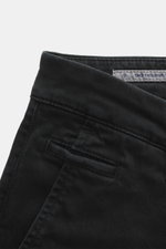 Close-up front-side view of Jacob Cohen Pants 'Bobby' black showcasing soft cotton-lyocell twill, slim tapered fit, French pockets, and tonal leather patch with zipper and button details. Opt for modern luxury in everyday life: The slim-cut pants 'Bobby' 