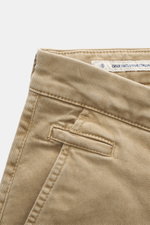 Jacob Cohen Pants 'Bobby' beige shown close-up from a top side angle, highlighting twill cotton lyocell fabric, slim fit, tapered cut, and pocket details. Rely on modern luxury in everyday life: The slim-cut pants 'Bobby' by JACOB COHEN impress with soft 