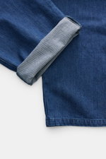 A.P.C. Baumwollhose 'Ricky' dunkelblau, Detailaufnahme von unten, Denim Baumwolle, weit geschnitten, knöchellang, mit Umschlag, Loose Fit, leicht schmal zulaufend.