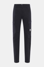 C.P. Company Cargohose navy, frontale Ansicht, reine Baumwolle mit leichtem Stretch, weicher Griff, Regular Fit, schmal zulaufend, Reißverschluss, Bundknopf, Seitentaschen, Cargo-Taschen, paspelierte Gesäßtaschen, Linsendetail.