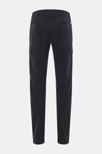 C.P. Company Cargohose navy Rückansicht, reine Baumwolle, leichter Stretch, weicher Griff, Regular Fit, schmal zulaufend, Reißverschluss, Bundknopf, Seitentaschen, Cargo-Taschen, paspelierte Gesäßtaschen, Linsendetail.