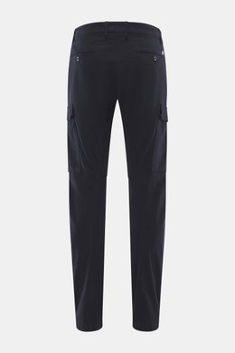 C.P. Company Cargohose navy Rückansicht, reine Baumwolle, leichter Stretch, weicher Griff, Regular Fit, schmal zulaufend, Reißverschluss, Bundknopf, Seitentaschen, Cargo-Taschen, paspelierte Gesäßtaschen, Linsendetail.