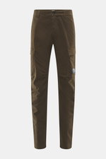 Vorderansicht der C.P. Company Cargohose khaki aus reiner Baumwolle mit leichtem Stretch, Regular Fit, schmal zulaufend, Cargo- und paspelierte Gesäßtaschen.