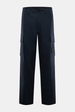 Stone Island Cargohose 'Ghost Piece' navy, frontale Nahaufnahme, knöchellang, Baumwoll-Popeline, Tapered Fit, Cargotaschen, französische Taschen, tonales Kompass-Badge.