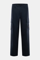 Stone Island Cargohose 'Ghost Piece' navy, frontale Nahaufnahme, knöchellang, Baumwoll-Popeline, Tapered Fit, Cargotaschen, französische Taschen, tonales Kompass-Badge.