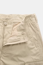 Close-up front view of Stone Island Cargo Pants 'Ghost Piece' sand, showing waistband with button, zipper, and French pockets in robust cotton poplin.

Description: <p>Monochrome all-rounder for casual looks: these cargo pants made of robust cotton poplin