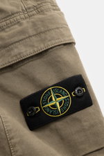 Close-up front view of Stone Island Cargo Jogpants grey-green showing fabric texture, stitching, and compass badge.

<p>For everyone who wants to combine function and style: These cargo jogpants by STONE ISLAND are inspired by classic utility wear and rei