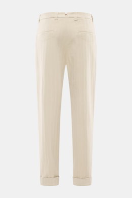 Rückansicht der Berwich Baumwollhose 'Chiaia Old' beige mit Tapered Fit, tonalem Fischgrat, fixiertem Saumaufschlag und Leistentaschen.