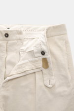 Close-up front view of Berwich Corduroy pants 'Chiaia' cream with open zipper, buttons, and corduroy texture in slightly elastic cotton.

Description: <p>The trousers 'Chiaia' by BERWICH show how casual elegance can be with their distinctive corduroy in s