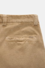 Close-up rear view of Berwich Corduroy pants 'Chiaia' beige showing waistband, belt loops, and single pleat detail in soft, slightly elastic cotton.

<p>The trousers 'Chiaia' by BERWICH show how casual elegance can be with their distinctive corduroy in sl