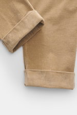 Close-up top view of Berwich Corduroy pants 'Chiaia' beige showing soft, slightly elastic cotton corduroy with tapered fit and fixed hem turn-up.

<p>The trousers 'Chiaia' by BERWICH show how casual elegance can be with their distinctive corduroy in sligh