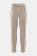 Front view of Berwich Corduroy pants 'Chiaia' taupe in tapered fit with single pleat, zip and waist buttons, side and hip pockets, fixed hem turn-up.

<p>The trousers 'Chiaia' by BERWICH show how casual elegance can be with their distinctive corduroy in s