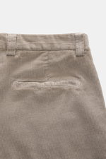 Close-up rear view of Berwich Corduroy pants 'Chiaia' taupe showing waistband, belt loops, and single back pocket in textured corduroy fabric.

Description: <p>The trousers 'Chiaia' by BERWICH show how casual elegance can be with their distinctive corduro