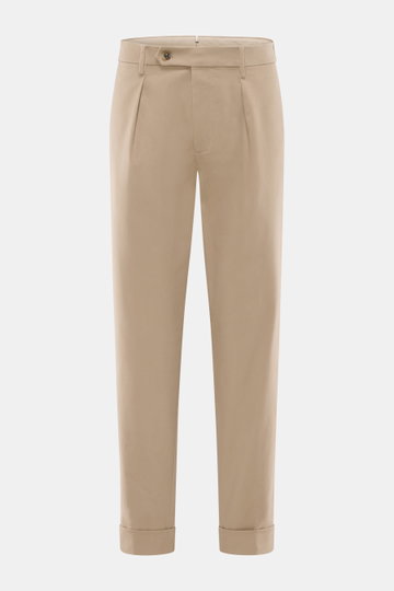 Front view of Berwich Chino 'Chiaia' taupe trousers showing tapered fit, slightly elastic cotton twill, ankle length, waistband button, zipper, pleat, side and back pockets, and fixed hem cuff. The Chino 'Chiaia' by BERWICH impresses with a modern tapered