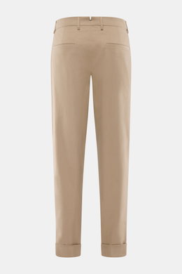 Berwich Chino 'Chiaia' taupe Rückansicht, knöchellang, schmal zulaufend, Baumwoll-Twill, leicht elastisch, mit Bundknöpfen, Leistentaschen, fixiertem Saumaufschlag.