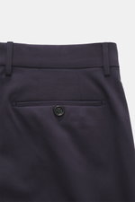 Berwich Baumwollhose 'Retrolong' navy, Detailaufnahme von hinten oben, feiner Baumwoll-Twill, Regular Fit, paspelierte Taschen, Knopfverschluss