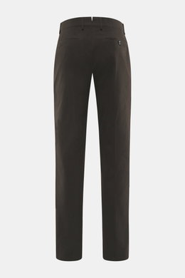 Berwich Baumwollhose 'Retrolong' dunkelbraun, Rückansicht, Regular Fit, feiner Baumwoll-Twill, elastisch, mit Bundknöpfen, Leistentaschen und offener Saumlänge.