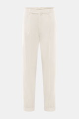 Santaniello Chino 'Arsenio' sand, frontale Ansicht, Twill Baumwolle, leicht elastisch, weicher Griff, tapered Fit, knöchellang, Bundknöpfe, Reißverschluss, Bundfalte, paspelierte Taschen, fixierter Saumaufschlag.