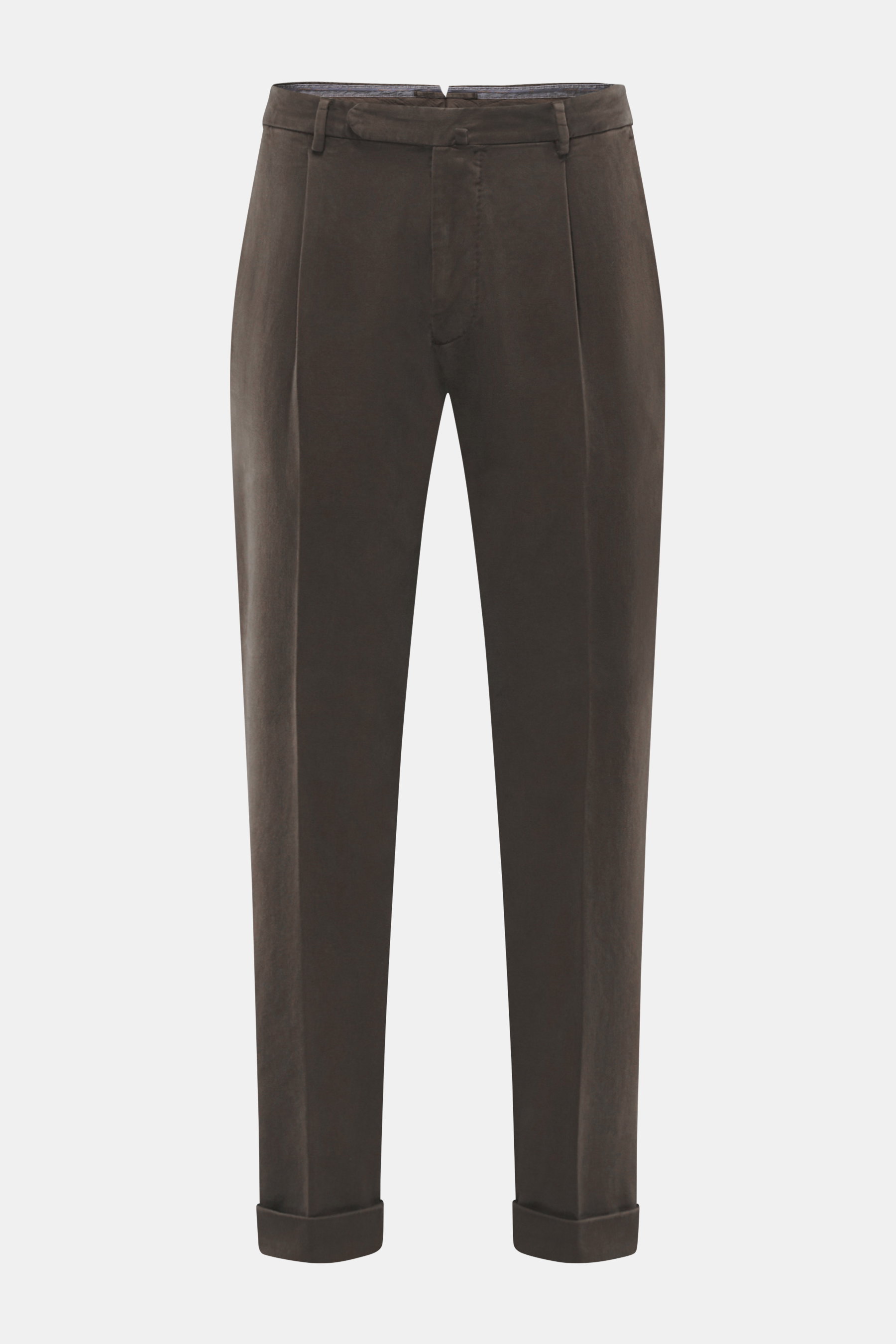 Santaniello Chino 'Camerota' dunkelbraun, frontale Aufnahme, feiner Twill, elastische Baumwolle, weicher Griff, Bundfalte, Tapered Fit, knöchellang mit Saumaufschlag.
