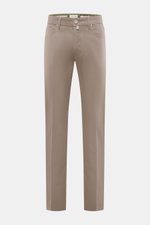 Front view of Jacob Cohen Chino 'Bard' taupe slim fit pants with button fly, five-pocket style, and fine suede leather patch.

Description: <p>Modern luxury for everyday wear: The premium chino 'Bard' by JACOB COHEN combines a slim cut with high wearing c
