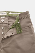 Close-up front view of Jacob Cohen Chino 'Bard' taupe with button fly, green patterned inner waistband, and detailed stitching.

<p>Modern luxury for everyday wear: The premium chino 'Bard' by JACOB COHEN combines a slim cut with high wearing comfort.</p>