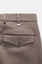 Close-up back view of PT Torino Cotton trousers 'Carrot Fit' grey brown, showing twill made of pure cotton, heavy slightly elastic quality, soft touch, carrot fit with regular thigh width, ankle-length, slightly tapered, zipper and waistband buttons, exte