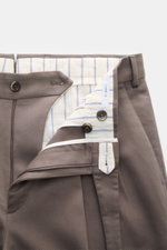 Close-up front view of PT Torino Cotton trousers 'Carrot Fit' grey brown showing twill pure cotton, heavy, slightly elastic quality, soft touch, carrot fit, regular thigh width, ankle-length, slightly tapered, zipper, waistband buttons, extended button ta