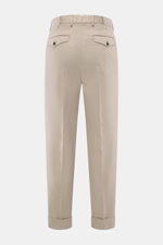 Rückansicht der PT Torino Baumwollhose 'Carrot Fit' beige aus Twill, reine Baumwolle, schwere, elastische Qualität, weicher Griff, knöchellang, mit Taschen, Bundknöpfen.
