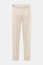 PT Torino Baumwollhose 'Carrot Fit' sand, frontale Nahaufnahme, Twill aus reiner Baumwolle, schwere, leicht elastische Qualität, weicher Griff, reguläre Oberschenkelweite, knöchellang, leicht schmal zulaufend, Reißverschluss mit Bundknöpfen, verlängerter 