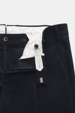 PT Torino Chino 'Master Fit' navy in Nahaufnahme von oben, geöffnet mit Reißverschluss, Bundhaken, Twill aus Baumwolle und Cashmere.