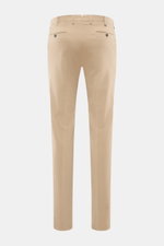 PT Torino Chino 'Slim Fit' beige aus Baumwolltwill mit leichtem Stretch, schmal zulaufend, Rückansicht mit paspelierten Gesäßtaschen.