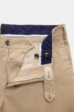 PT Torino Chino 'Slim Fit' beige, Nahaufnahme von Bund und Reißverschluss, Baumwolltwill mit leichtem Stretch, weicher Griff, französische Taschen.