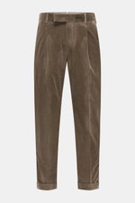 PT Torino Cordhose 'Rebel Fit' braun, frontal fotografiert, Cord aus reiner Baumwolle, leicht elastisch, sehr weich, tapered Fit, knöchellang, Bundhaken, Uhrentasche, französische Taschen.