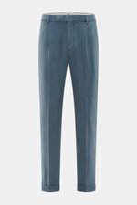 PT Torino Hose 'The Rebel' rauchblau, frontale Nahaufnahme, Twill aus Modal & Baumwolle, reguläre Passform, tapered Fit, knöchellang, Bundfalte, Saumaufschlag.