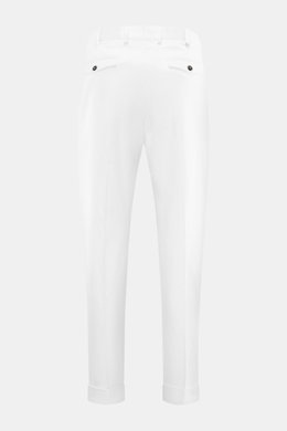Rückansicht der PT Torino Hose 'The Rebel' weiß aus weichem, elastischem Modal-Baumwoll-Twill mit französischen Taschen und fixiertem Saumaufschlag.