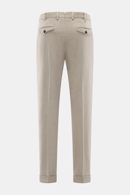 Rückansicht der PT Torino Hose 'The Rebel' sand aus Twill, knöchellang, schmal zulaufend mit geknöpften Gesäßtaschen und fixiertem Saumaufschlag.