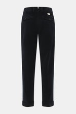 PT Torino Cordhose 'Carrot Fit' navy, Rückansicht, knöchellang mit Bundfalten, Patten- und Knopf-Gesäßtaschen, Cord aus Baumwolle, leicht elastisch.