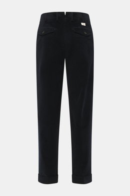 PT Torino Cordhose 'Carrot Fit' navy, Rückansicht, knöchellang mit Bundfalten, Patten- und Knopf-Gesäßtaschen, Cord aus Baumwolle, leicht elastisch.